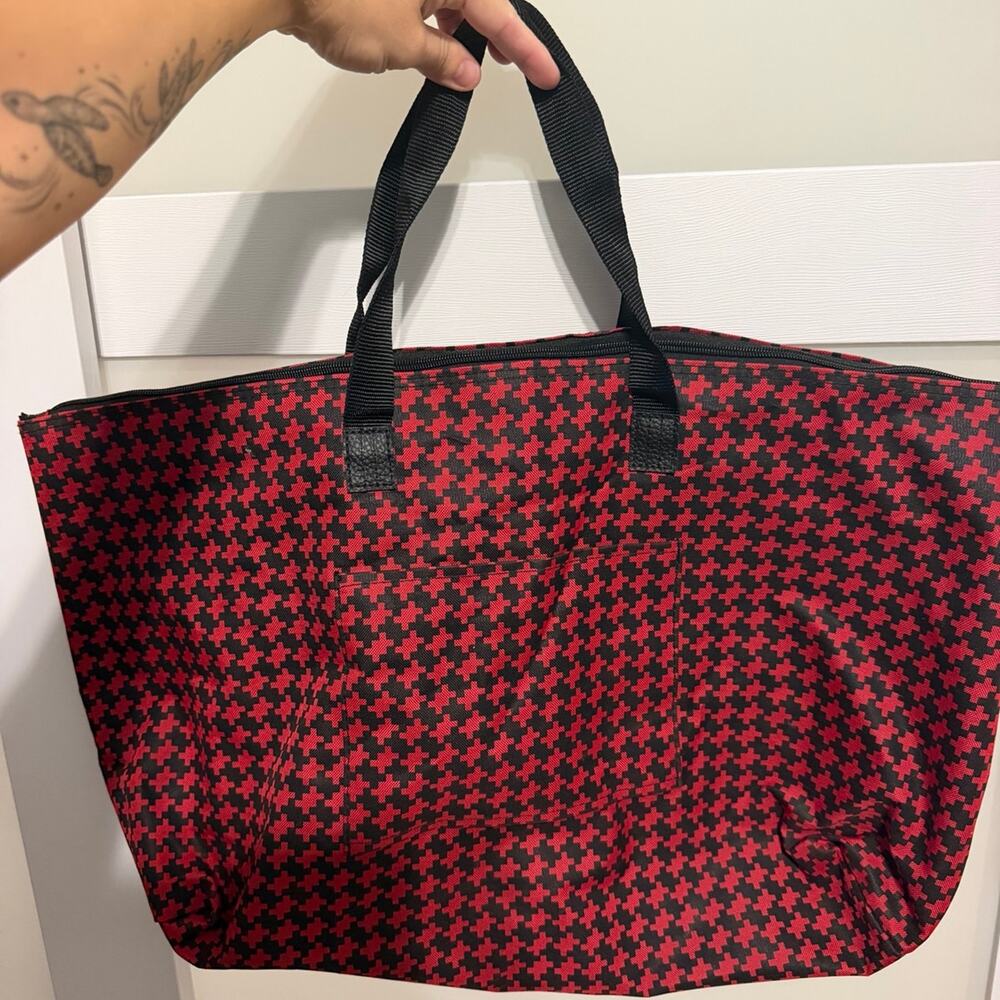 Red and Black Houndstooth Zip Large Tote Bag